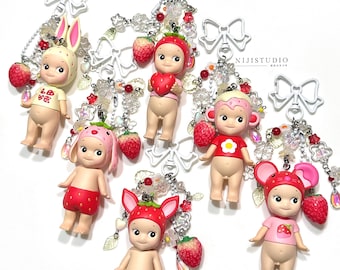 Llavero con dije de fresa de la serie Sonny Angel Love hecho a mano