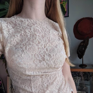 1950s Sheer Nude Lace Blouse Small Scalloped Edge Pin Up Button Back S/M image 3