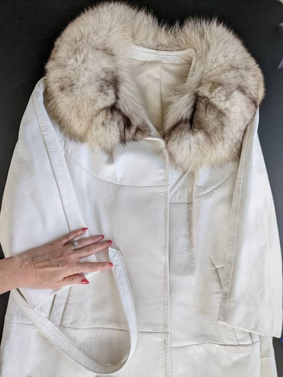 1960s White Leather Coat with Fox Fur Collar medium Gem