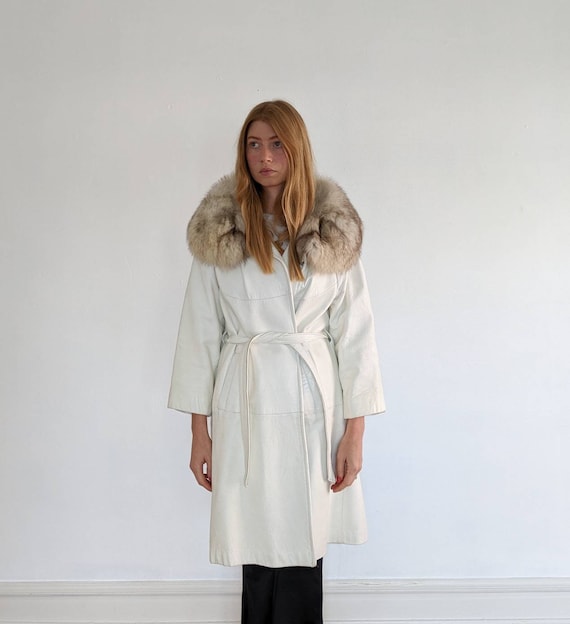 1960s White Leather Coat with Fox Fur Collar medium Gem