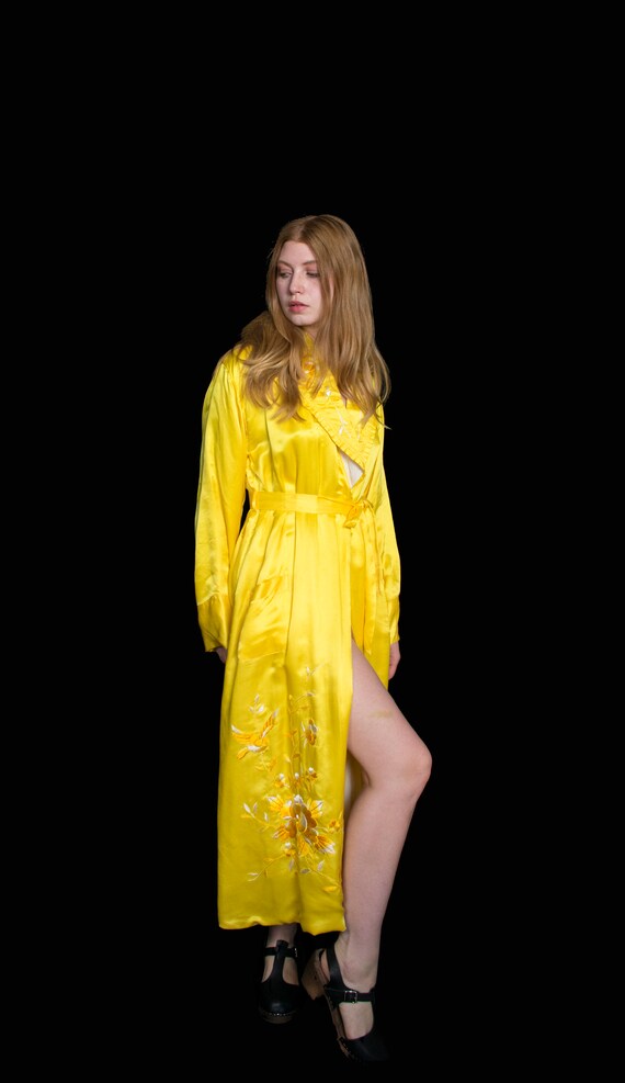 1940s Yellow Silk Embroidered Robe M