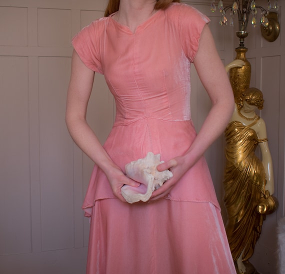 1930s/40s Baby Pink Velvet Gown XS to Small Cascad