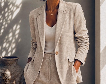 Blazer de lino color beige piel para mujer, chaqueta de oficina a medida, minimalista y elegante.