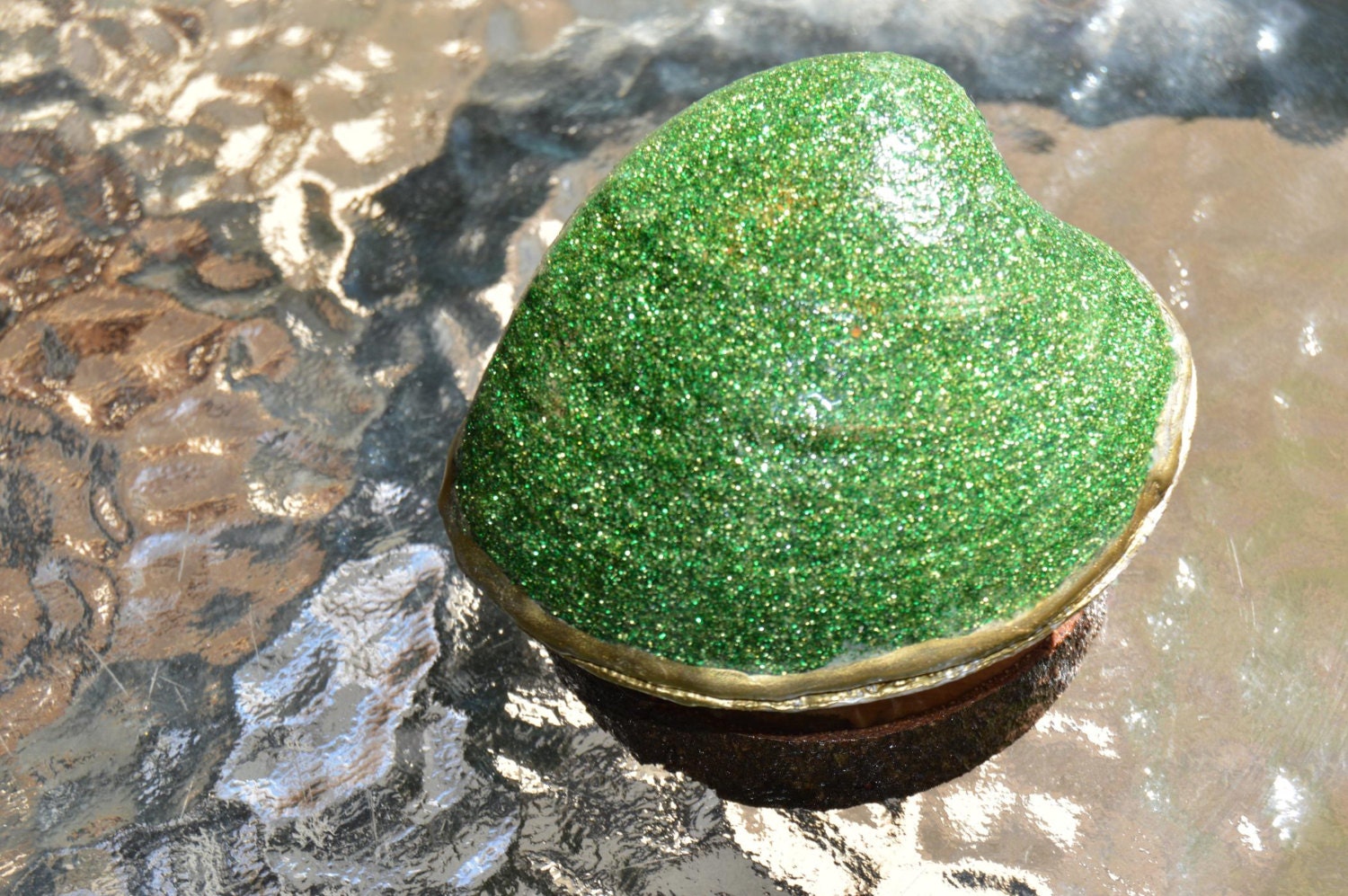 Ring Jewelry Box A Beautiful Emerald Green Sit On A Wood Base Etsy