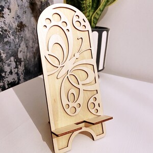 Stojak na telefon z motylem w formacie SVG | Drewniany uchwyt na telefon wycinany laserowo | Plik stojaka na telefon Glowforge CNC | Stojak na telefon z motylem na biurko | Szablon DIY z drewna