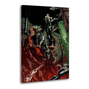 Puede incluir: Impresión artística de cómic que muestra una figura musculosa con traje blanco y negro, capa roja y cadenas. El personaje sostiene un arma grande sobre un fondo urbano oscuro con tonos verdes y grises.