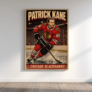 Op de afbeelding: Een vintage poster met Patrick Kane in het rood-zwarte tenue van de Chicago Blackhawks. De poster toont de tekst "PATRICK KANE" bovenaan en "CHICAGO BLACKHAWKS" onderaan, met een verouderde, versleten uitstraling.