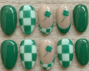 St Patrick's Day Press On Nails, Green Clover Gingham, Short Oval Manicure