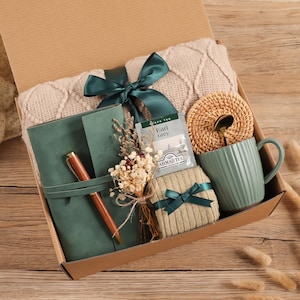 Hygge Gift Box with Blanket,Self Care Basket For Her,Coworker Gift,Thinking Of You Gift,Personalised Gift Box,Gift Basket for Mentor