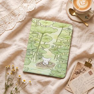 Funda verde con diseño de rana pastoral para iPad Air M4 M3 M2 de 11" y 13" (2026), iPad Pro M5, iPad A16/10/9.ª generación, iPad Mini 7/6. Funda personalizada para niños.