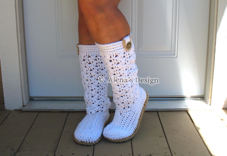 Crochet pattern for the Elegant Women's Boots in six sizes: US Shoe sizes - 5-6 (7, 8, 9, 10, 11-12). The pattern written in English (US crochet Terms). Dress up your feet and legs with these cute boots. You deserve this.