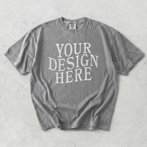 Płaskie, szare, komfortowe kolory 1717 Mockup: realistyczne makiety koszul oversize c1717, modny cyfrowy branding CC1717 Mock Up