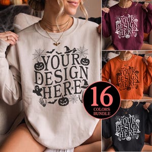 Könnte beinhalten: Eine Kollektion von Rundhals-Sweatshirts in verschiedenen Farben wie Beige, Kastanienbraun, Orange und Schwarz. Jedes Sweatshirt zeigt einen schwarzen oder weißen Grafikdruck mit dem Text YOUR DESIGN HERE, umgeben von Halloween-Symbolen wie Kürbissen, Fledermäusen, Geistern und Spinnennetzen.