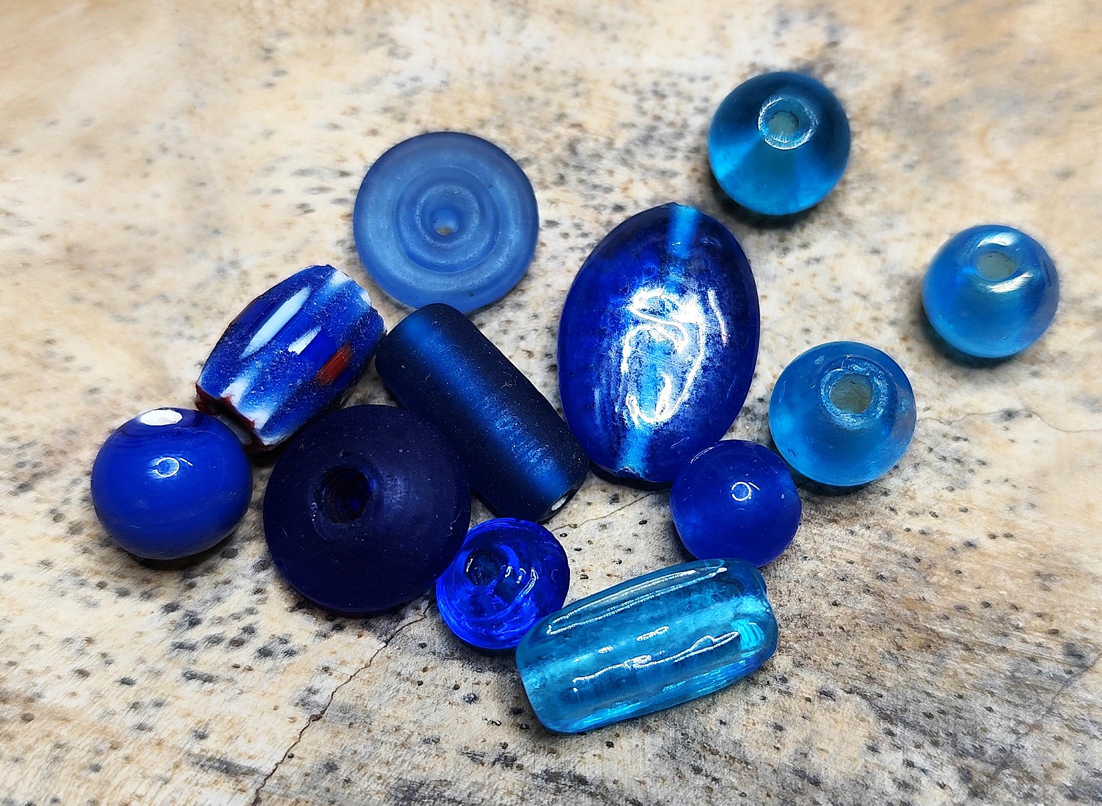 Lot De 60 Perles Tubes En Verre Vintage Bleu - Numéro 2 - Origine Inde