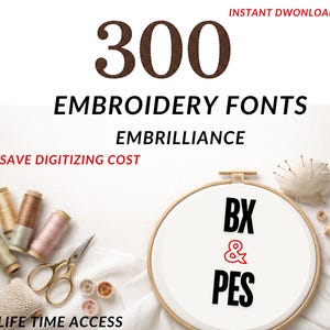 Puede incluir: Una taza de cerámica blanca con un asa negra y el texto "But First, Coffee" en un estilo manuscrito. La taza está sobre una superficie blanca. La taza mide aproximadamente 10 cm de alto.