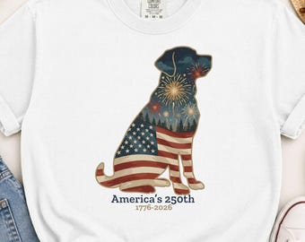 ラブラドール・レトリバー アメリカ250 シャツ、愛国的な犬花火Tシャツ、USA 1776 2026 7月4日 犬好きTシャツ