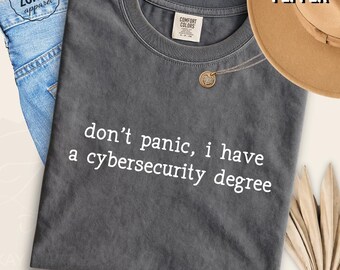 Rolig cybersäkerhetsgrafik T-shirt i bekväma färger bomullströja Få inte panik, jag har en cybersäkerhetsexamen