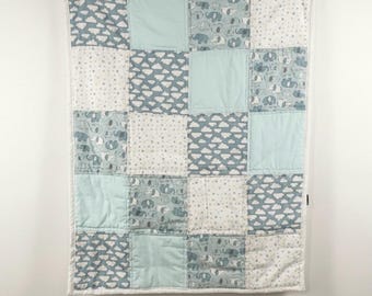 Edredón de elefante para bebé hecho a mano: franela azul de patchwork, decoración infantil