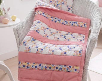 Edredón para bebé rosa oscuro hecho a mano: manta de cuna de algodón con lunares (74 x 89 cm)