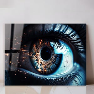 Puede incluir: Primer plano de una impresión artística digital que representa un ojo detallado. El iris es una mezcla de naranja y marrón, rodeado de azul. Largas pestañas oscuras enmarcan el ojo, con una superficie reflectante.