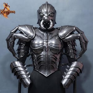 May include: A dark metallic insectoid suit of armor featuring a segmented chest plate, layered shoulder pauldrons, and arm guards. The helmet includes large circular eye coverings and prominent mandibles. The logo Keepiron is visible in the corner.