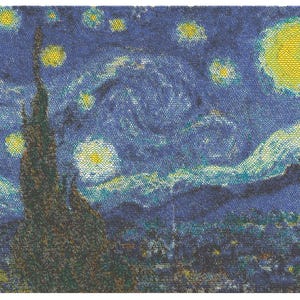 Może przedstawiać: Rustykalny drewniany szyld z napisem "Welcome to our home" w białych literach. Szyld ma postarzaną powierzchnię i prosty, zachęcający design, idealny na ganek lub do wejścia.