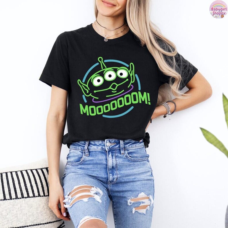 Disneyland Alien Toy Story Mom Dad Shirt, Father Mother Matching Sweatshirt, Mother's Day Tee, Father's Day Gift, Disneyworld Trip TShirt bild 5