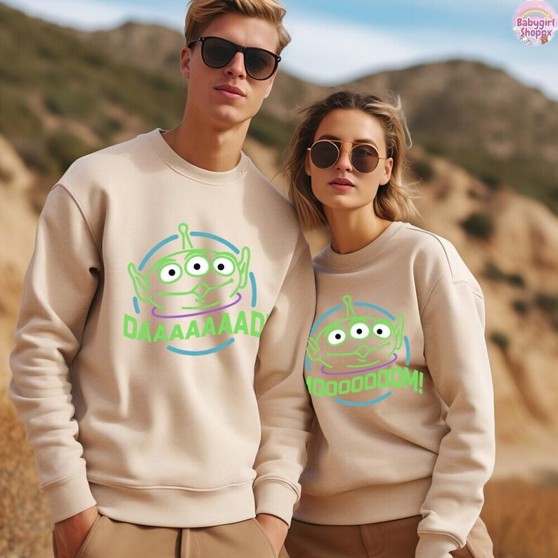 Disneyland Alien Toy Story Mom Dad Shirt, Father Mother Matching Sweatshirt, Mother's Day Tee, Father's Day Gift, Disneyworld Trip TShirt bild 2
