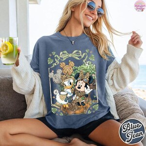 Retro Comfort Colors Minnie Daisy Animal Kingdom Shirt, Coquette Tree of Life Leopard Balloon Shirt,Disneyworld Family Matching Vacation Tee Bild 7