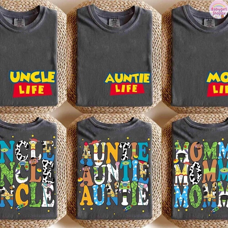 Camiseta de Toy Story de doble cara con colores cómodos para mamá y papá, camiseta divertida de Disneyland para tías, regalo para tía, regalo para tío, Jessie, Woody y Buzz imagen 2