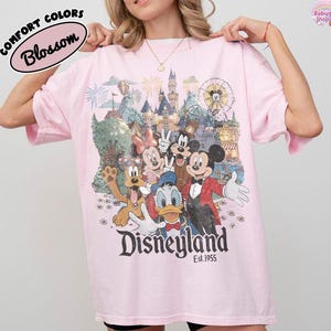 Camiseta Comfort Color Vintage Disneyland California, Camiseta de Mickey y sus amigos, Camiseta para viaje familiar a Disney, Camiseta para vacaciones familiares en Disneyland imagen 3