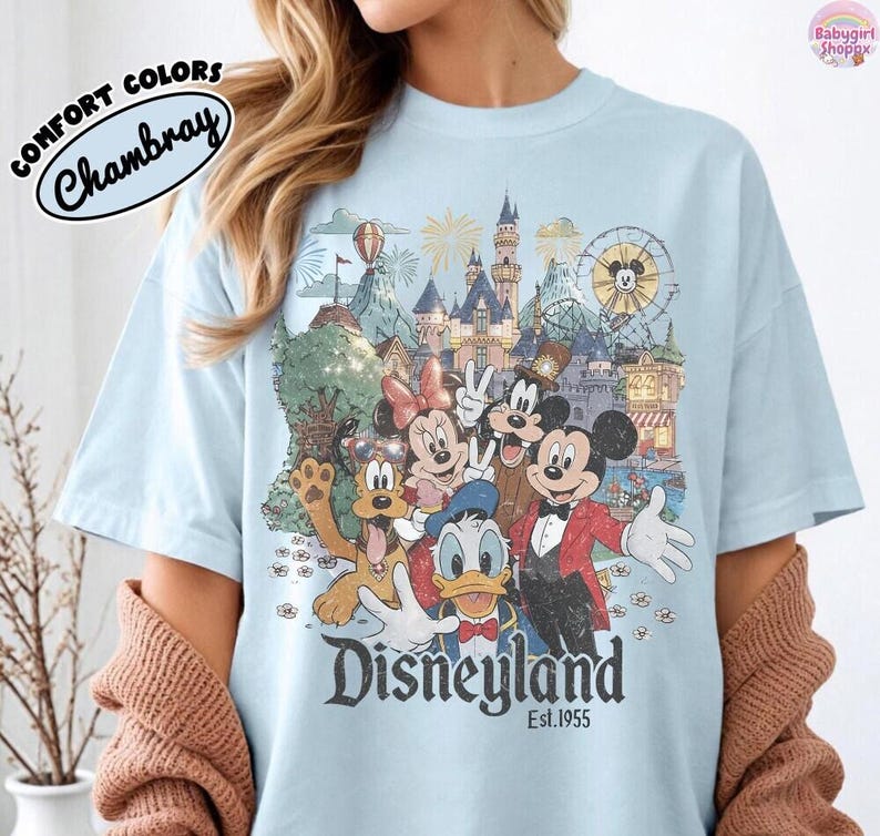Camiseta Comfort Color Vintage Disneyland California, Camiseta de Mickey y sus amigos, Camiseta para viaje familiar a Disney, Camiseta para vacaciones familiares en Disneyland imagen 4