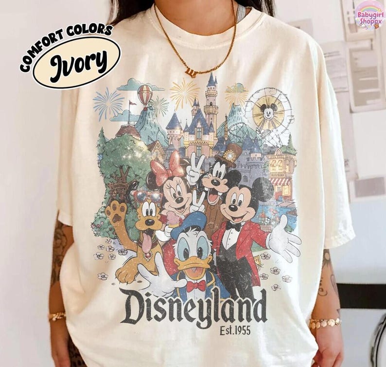 Camiseta Comfort Color Vintage Disneyland California, Camiseta de Mickey y sus amigos, Camiseta para viaje familiar a Disney, Camiseta para vacaciones familiares en Disneyland imagen 1