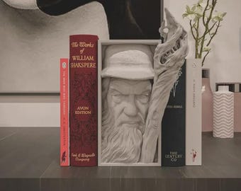 Gandalf-Inspired Book Nook – 3D Printed Wizard Bookshelf Insert | Fantasy Shelf Decor | Middle-Earth Style Gift