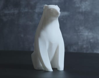 3D Printed Polar Bear Sculpture: Modern Geometric Home Decor
