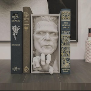Gothic Horror Book Nook: 3D gedruckter Monster Regaleinsatz