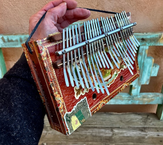 R.M.kalimba/craft＆junkオリジナルハンドメイドCigarBoXGuitar/#0018 Cigar Box Kalimba - Etsy