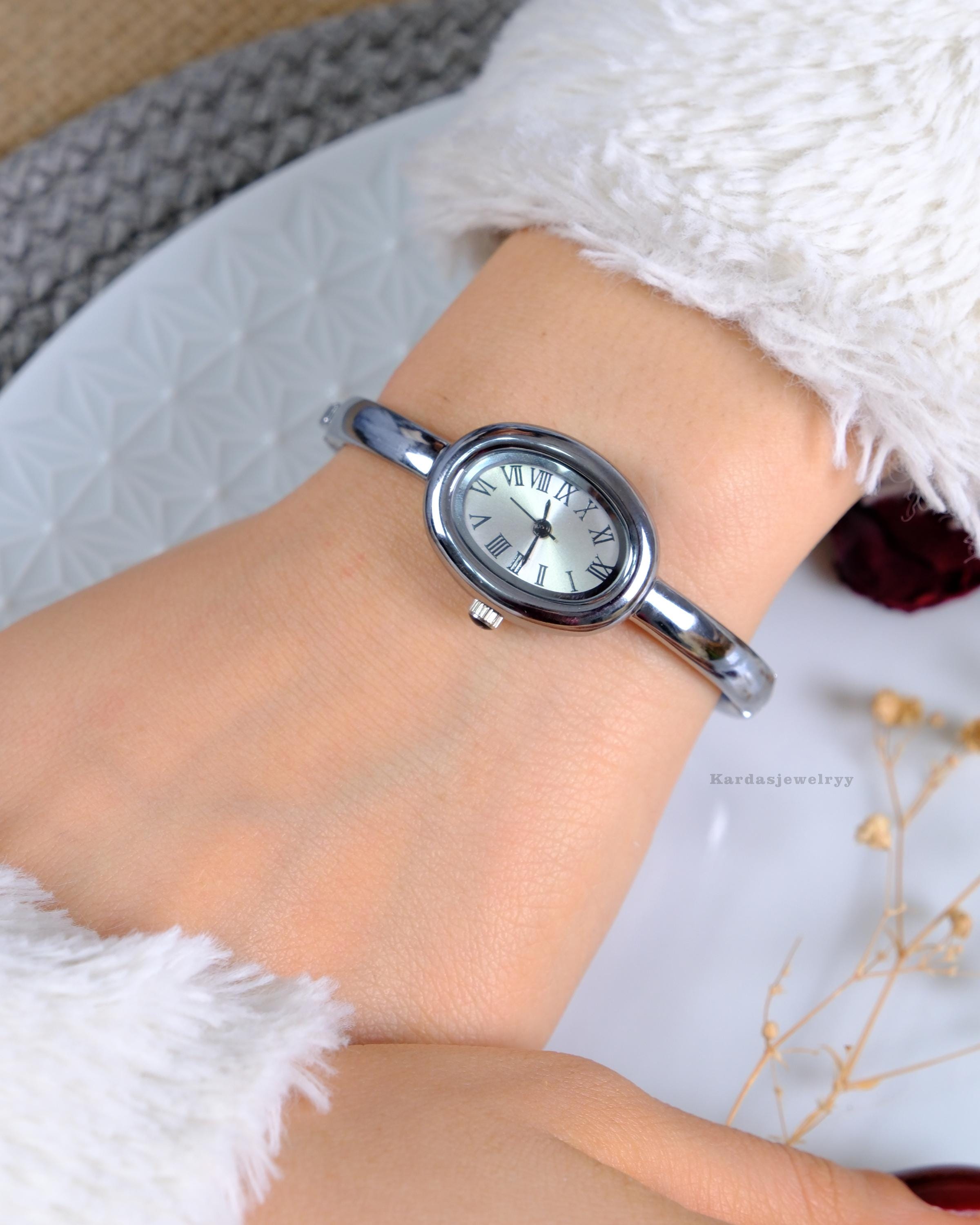 Vintage Dainty Silver Tone Watch Stretch Band Oval Face Minimal Classic 90s Womens Vintage Oval Watch Silver - Etsy main image 4
