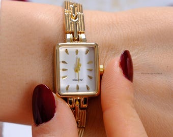Reloj con correa de eslabones de metal dorado - Elegante reloj de cuarzo cuadrado