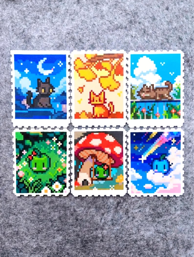 Puede incluir: Seis sellos de arte pixelado con diferentes escenas. Un gato negro bajo una luna creciente, un gato naranja bajo hojas de oto&ntilde;o y un gato marr&oacute;n en una valla. Los sellos restantes representan una rana verde, una rana bajo una seta y una criatura azul.