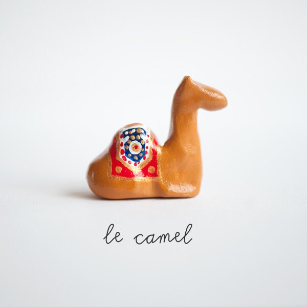 Le Stately Camel Totem : Tiny Animalé Sculpture OOAK