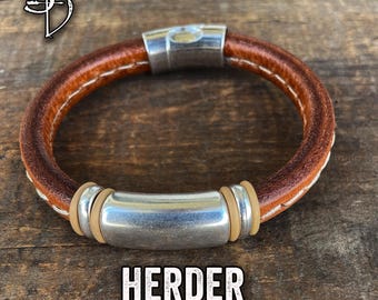 Genähtes Lederarmband: Versilbertes Zinn, Magnetverschluss