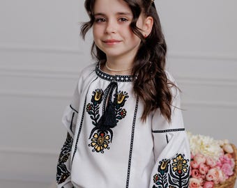Oekraïense geborduurde blouse voor meisjes | Witte Vyshyvanka voor meisjes | Traditioneel Oekraïens shirt | Bloemenborduurwerk | Kinderkleding in volksstijl