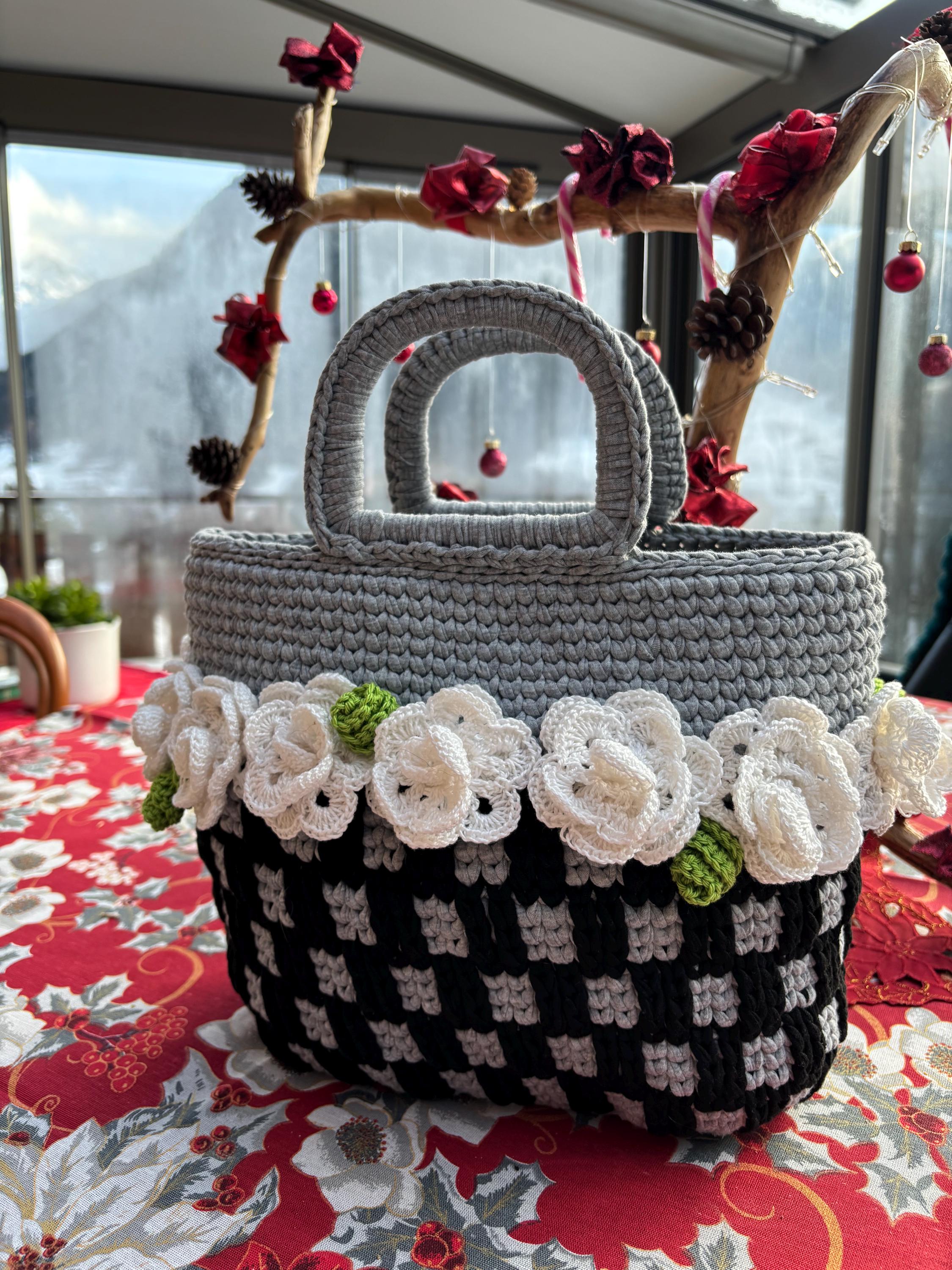 UNIQUEBAG Handmade Crochet Handbag With White Flowers and