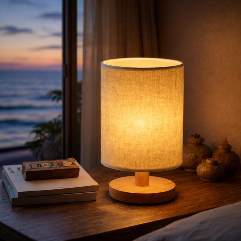 Lámpara de mesa de madera escandinava • Pantalla de tela • Iluminación suave para sala de estar y dormitorio