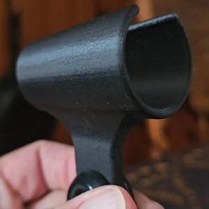 Omni-Grip Universal Microphone Clip – High-Tension Stage & Studio Holder