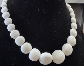 Vintage White Graduated Bead Necklace | Milk Glass Style Statement Necklace