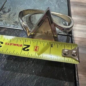 Vintage Bouché Triangle Cuff Watch – Sculptural Gold Statement immagine 4