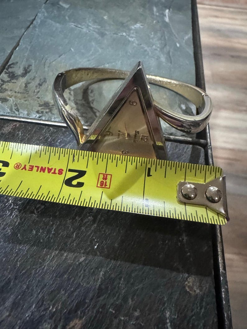 Vintage Bouché Triangle Cuff Watch – Sculptural Gold Statement immagine 4