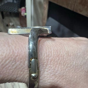 Vintage Bouché Triangle Cuff Watch – Sculptural Gold Statement immagine 3
